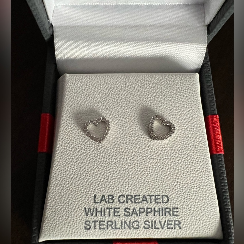 Women’s heart shaped earnings. White sapphire sterling silver
